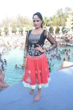 Richa Chadda at Water Kingdom in Malad, Mumbai on 5th May 2013 (55).JPG